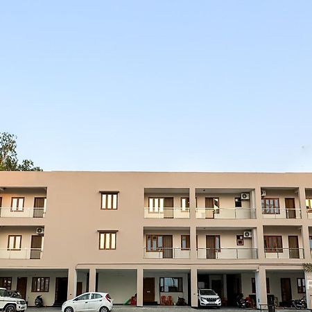 Guru Sadan A Luxe Stay Ayodhya Eksteriør billede