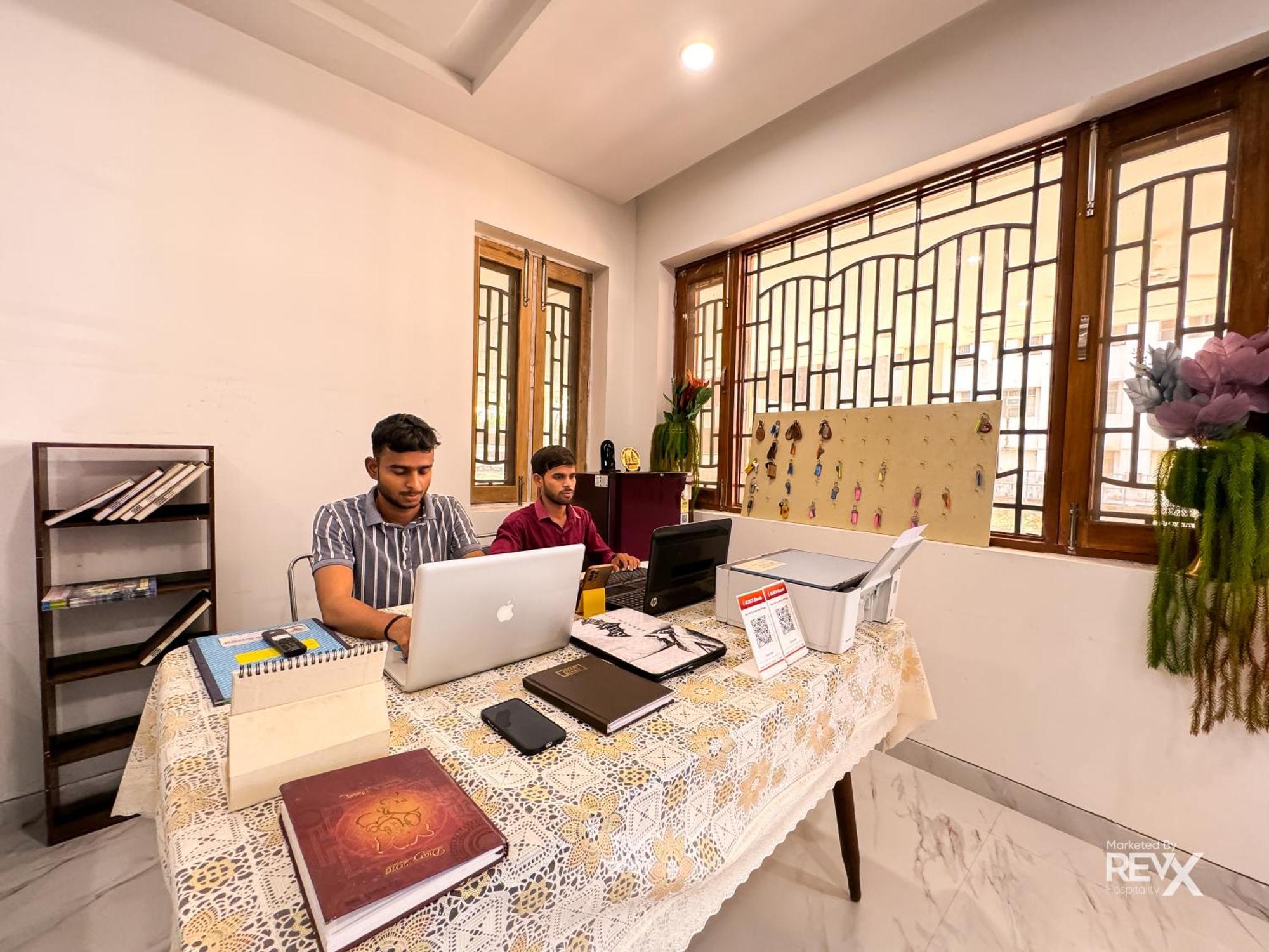 Guru Sadan A Luxe Stay Ayodhya Eksteriør billede