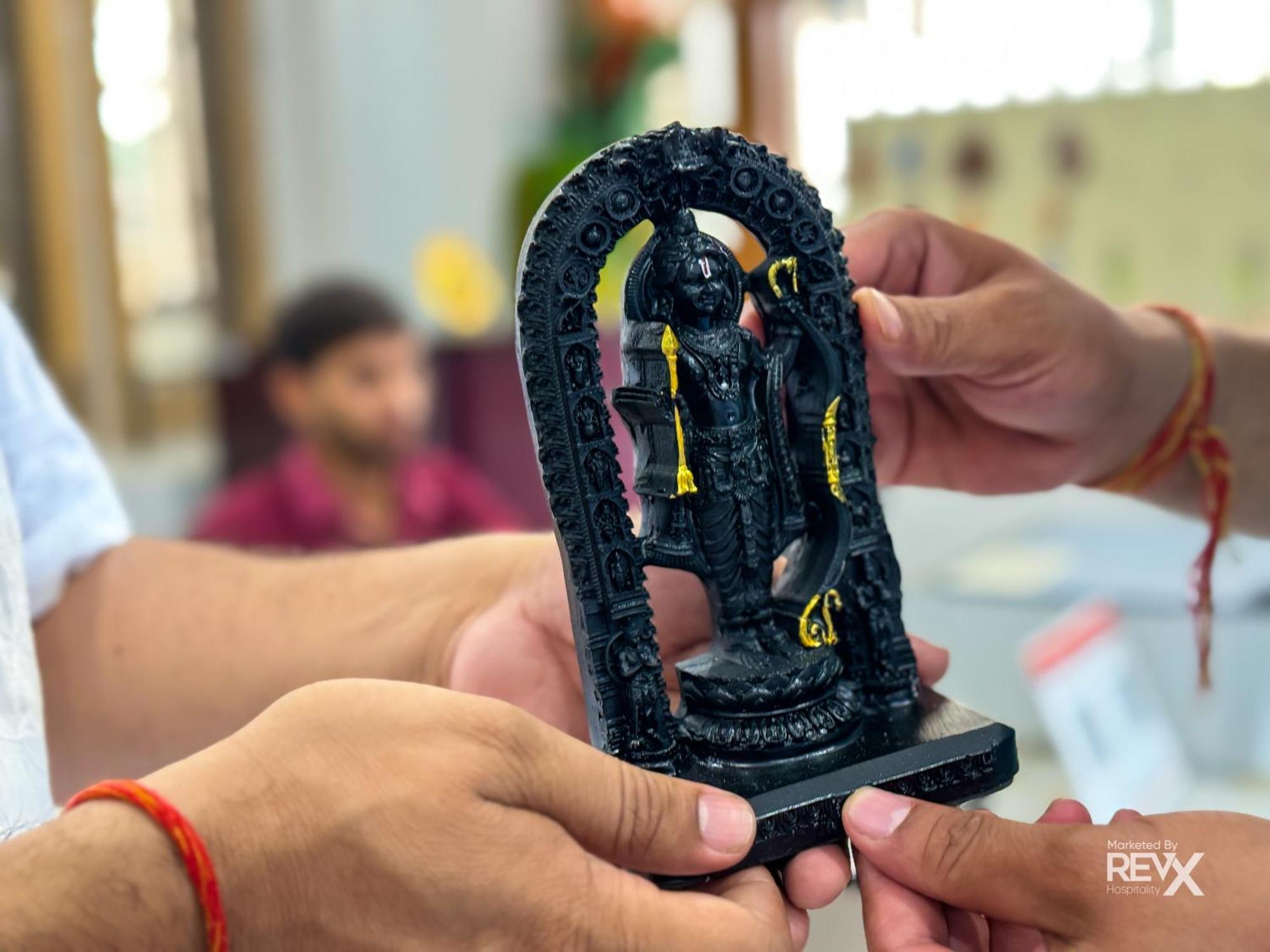Guru Sadan A Luxe Stay Ayodhya Eksteriør billede