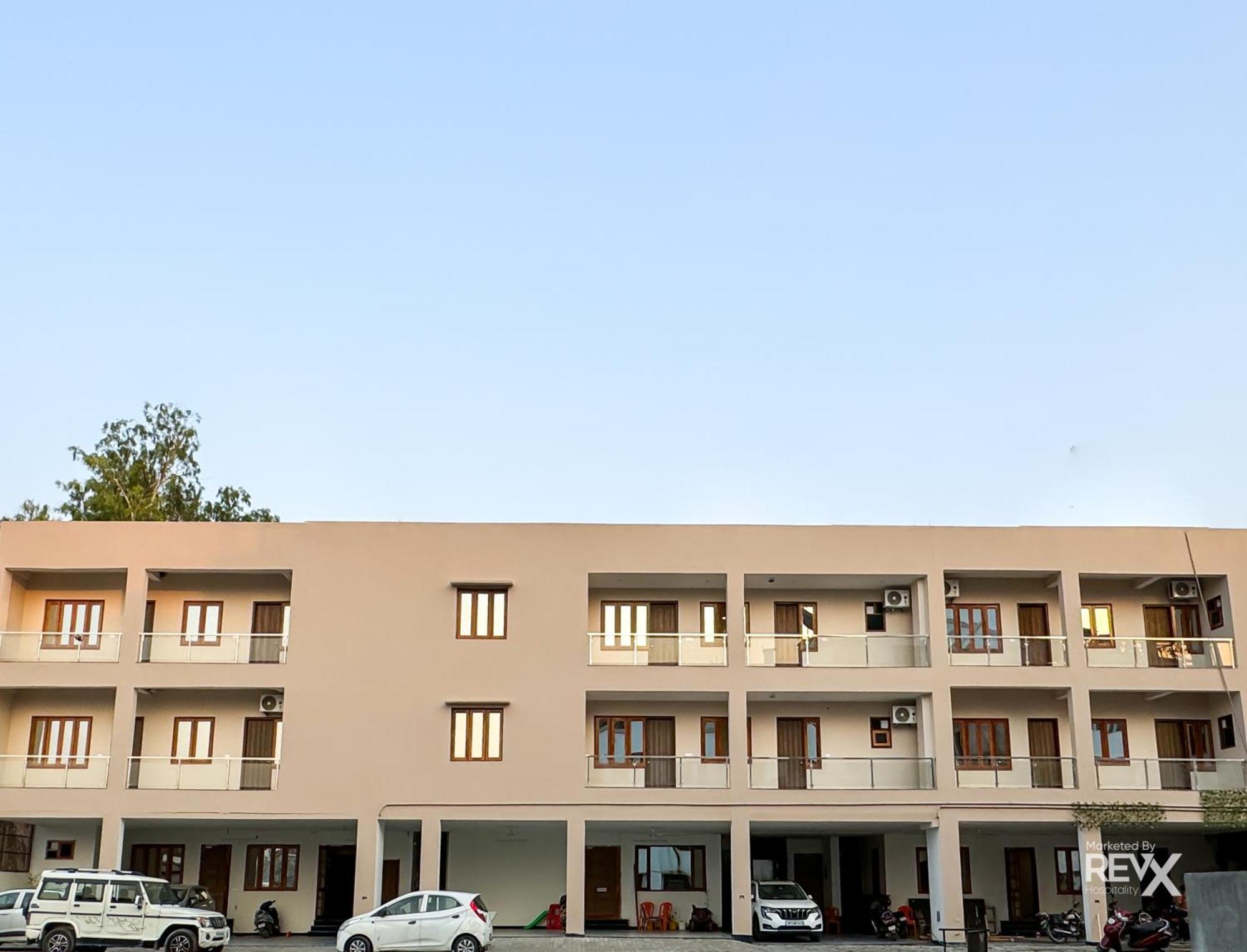 Guru Sadan A Luxe Stay Ayodhya Eksteriør billede